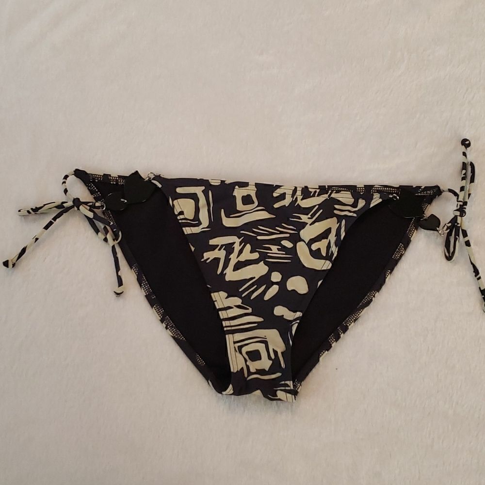 3 Fit $15 Victoria's Secret Bikini Bottoms 